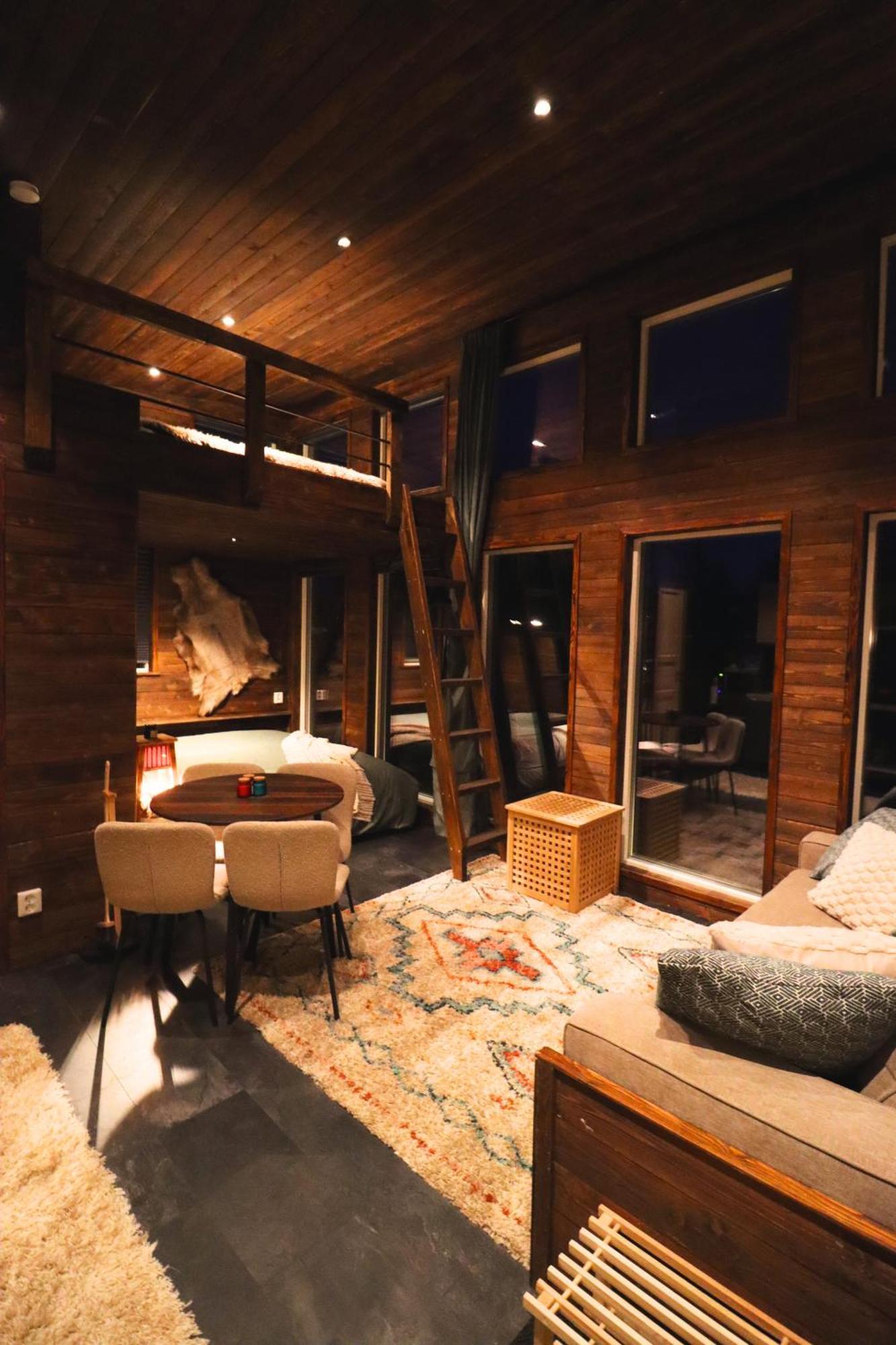 Reindeer River Lights Lodge キルナ エクステリア 写真