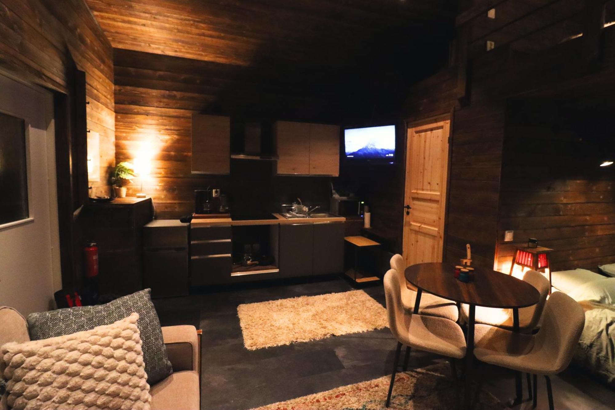 Reindeer River Lights Lodge キルナ エクステリア 写真